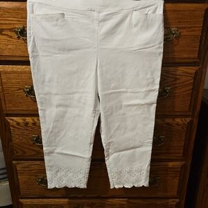 Chico's White Cropped Pants with Eyelet Hem